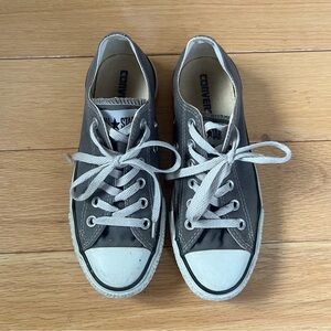 Gray low top converse